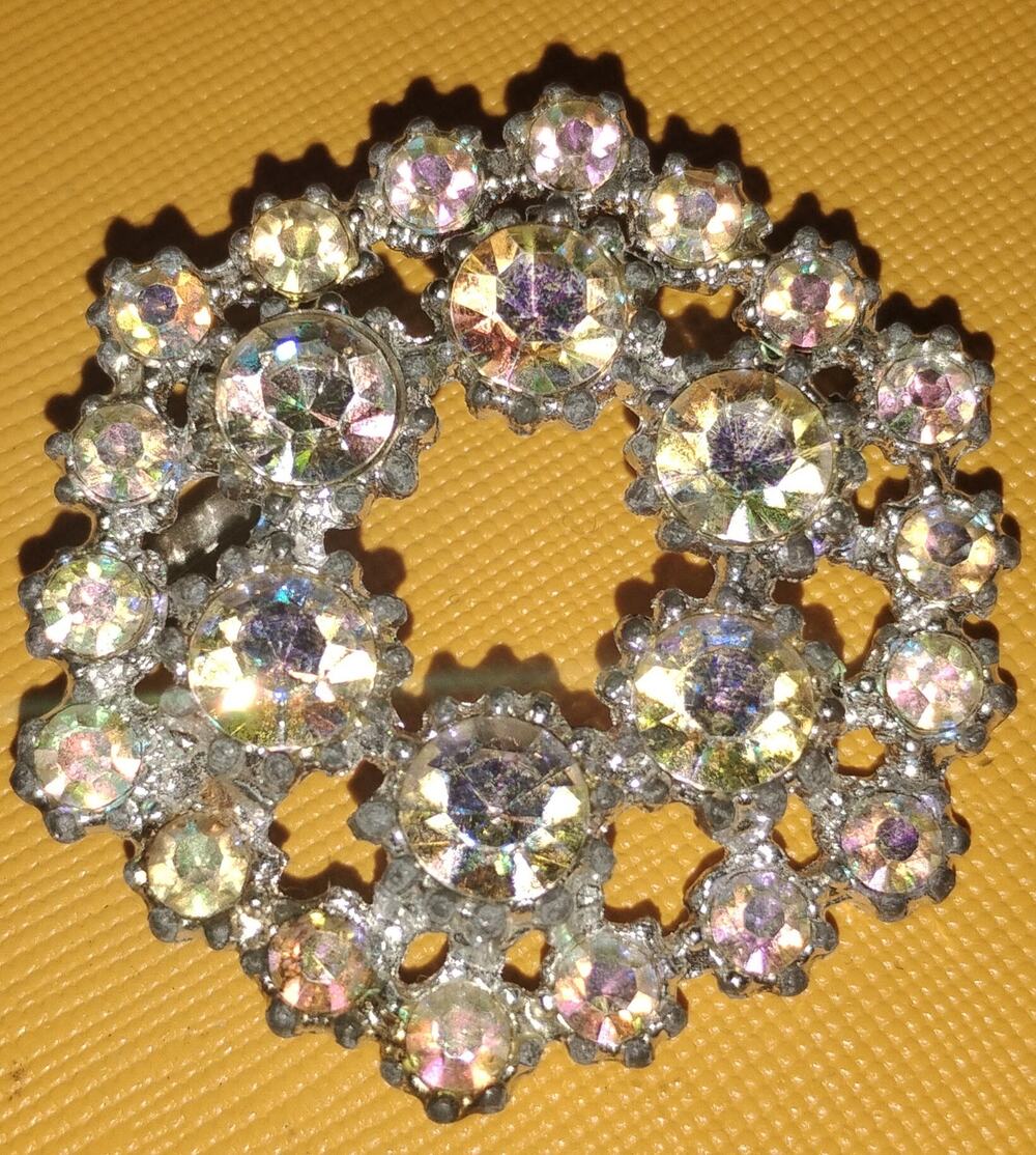 1950s–60s Vintage Aurora Borealis Rhinestone Wreath Brooch